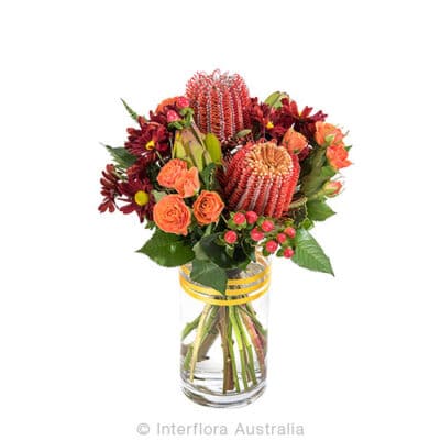 VERA Bright seasonal posy in a vase CODE SA236